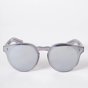 ILLESTEVA GRAY Sunglasses with Case